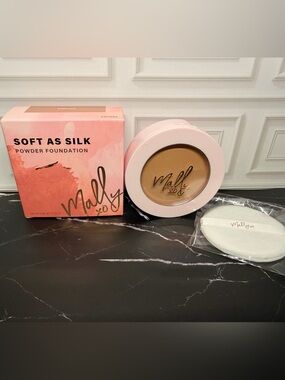 Mally Beauty Pressed Foundation Compact in Medium Shade